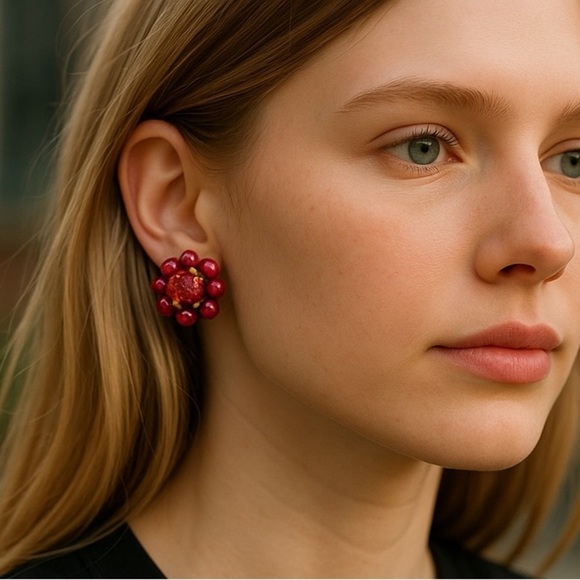 Vintage Cluster Clip Earrings - Picture 5 of 5
